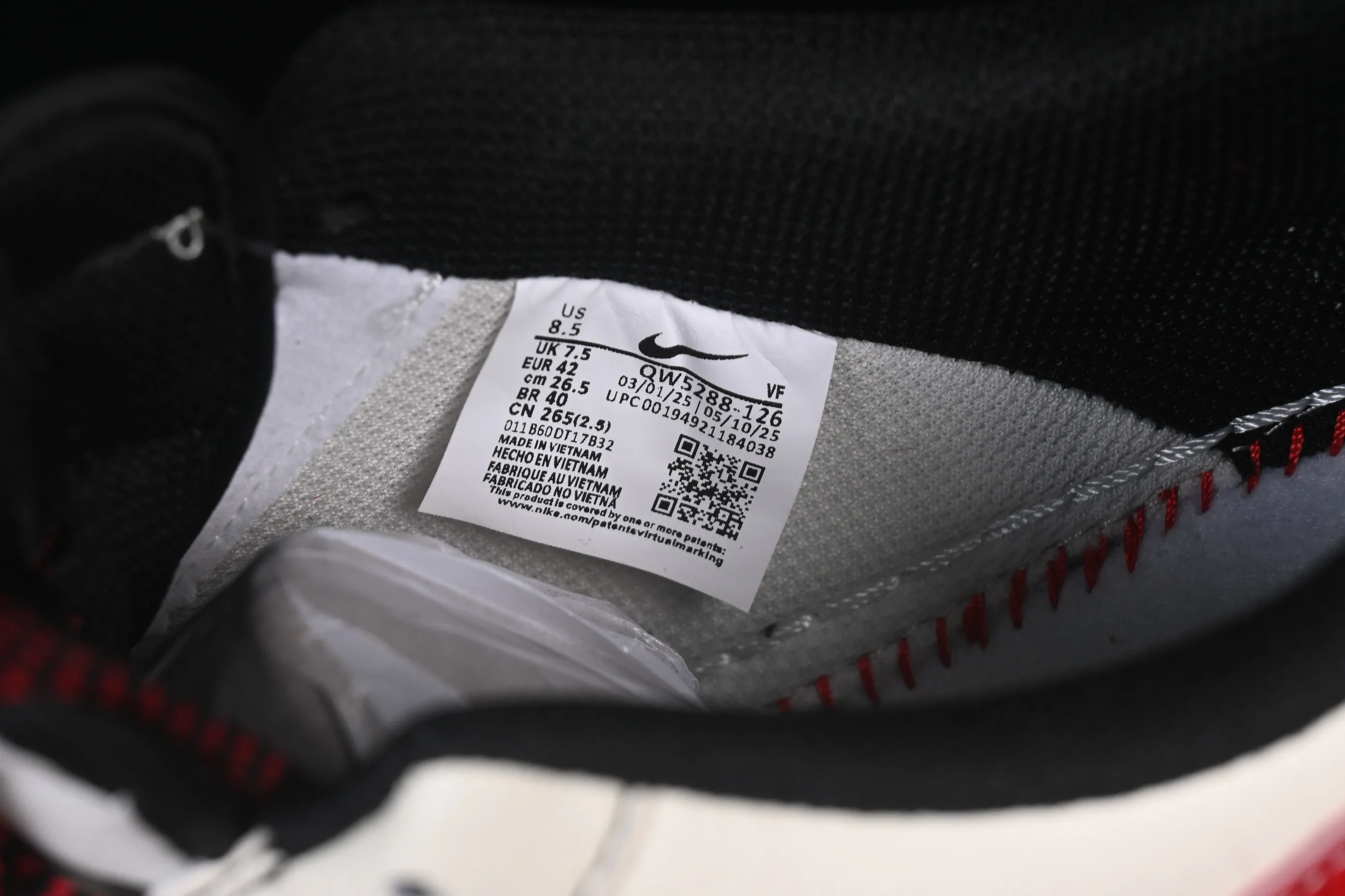 All categories Nk Air Force 1 Air Force series Nk Air Force 1 Low Air Force low top Nike Air Force 1'07 Low Year of the Horse limited white and red horse hair Air Force 1 low top casual sneakers QW5288-126
